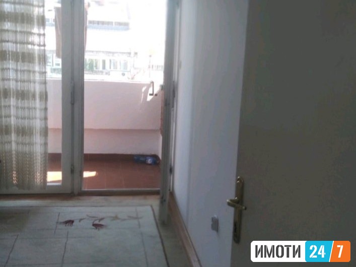 DVOSOBEN SATN VO AERODROM KAJ HOTEL RUSIJA