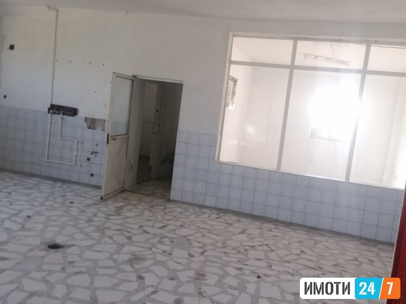 хала на индустриска зона