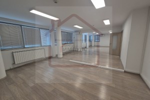 ATRAKTIVEN DELOVEN PROSTOR VO CENTAR