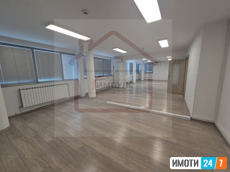 ATRAKTIVEN DELOVEN PROSTOR VO CENTAR