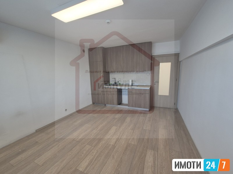 ATRAKTIVEN DELOVEN PROSTOR VO CENTAR