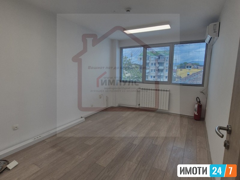 ATRAKTIVEN DELOVEN PROSTOR VO CENTAR