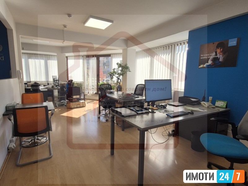 PRAZEN DELOVEN PROSTOR NA IDEALNA LOKACIJA VO CENTAR