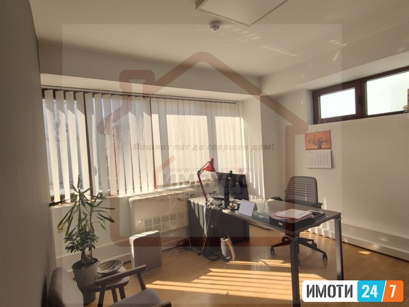 PRAZEN DELOVEN PROSTOR NA IDEALNA LOKACIJA VO CENTAR