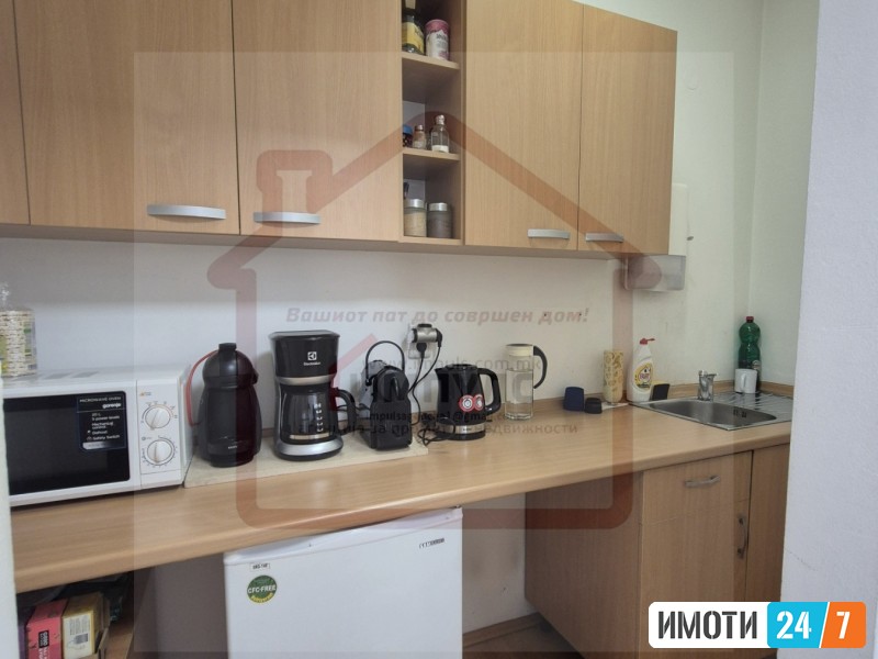 PRAZEN DELOVEN PROSTOR NA IDEALNA LOKACIJA VO CENTAR