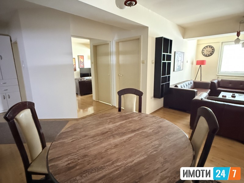 Се издава стан со две спални соби 72м2