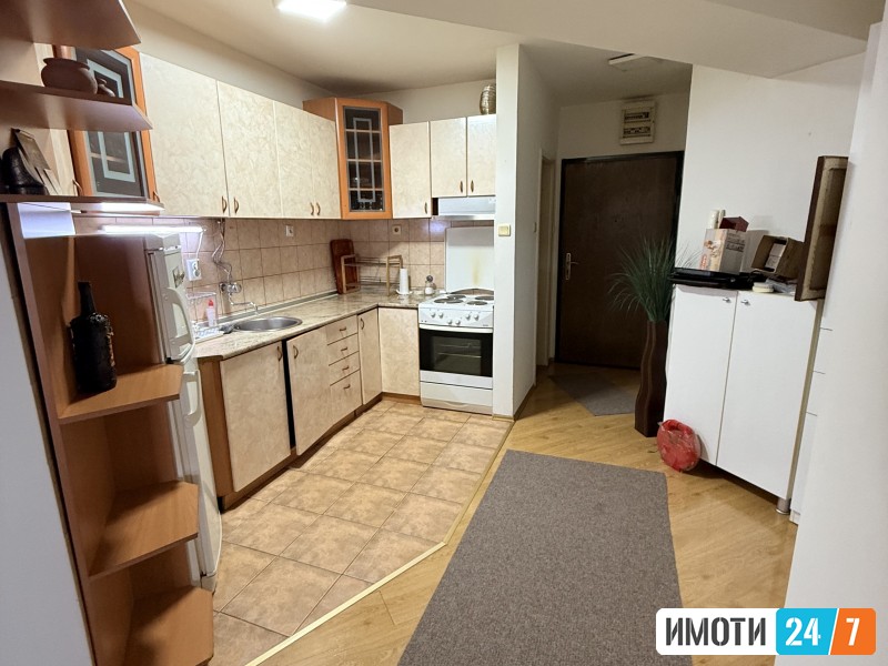 Се издава стан со две спални соби 72м2