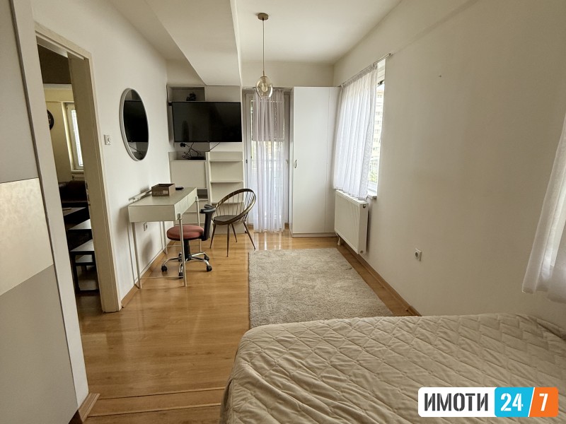 Се издава стан со две спални соби 72м2