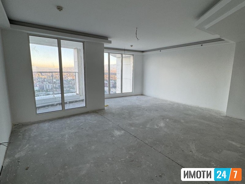 SE PRODAVA EKSKLUZIVEN STAN NA POSLEDEN KAT VO DZEVAHIR