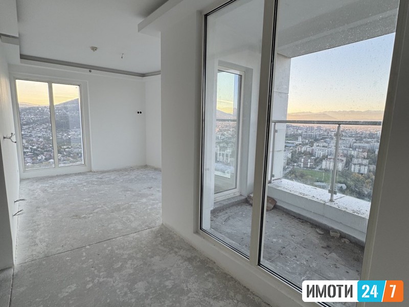 SE PRODAVA EKSKLUZIVEN STAN NA POSLEDEN KAT VO DZEVAHIR