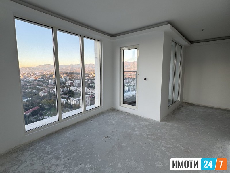 SE PRODAVA EKSKLUZIVEN STAN NA POSLEDEN KAT VO DZEVAHIR