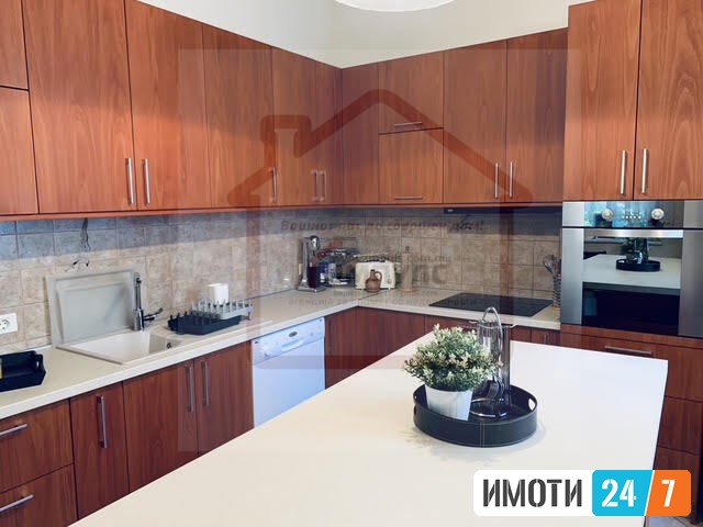 KOMFOREN TROSOBEN STAN SO DVOR VO DEBAR MAALO