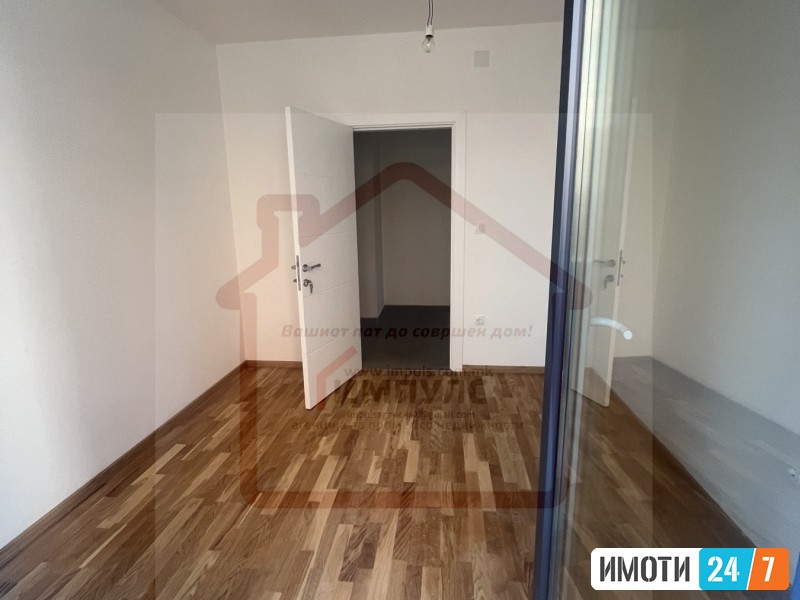 SE IZDAVA PRAZEN TROSOBEN STAN ZA DELOVNA NAMENA VO KAPISHTEC