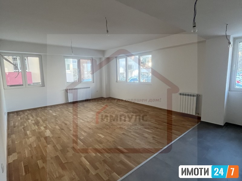 SE IZDAVA PRAZEN TROSOBEN STAN ZA DELOVNA NAMENA VO KAPISHTEC