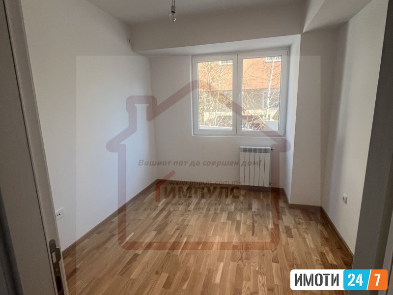 SE IZDAVA PRAZEN TROSOBEN STAN ZA DELOVNA NAMENA VO KAPISHTEC