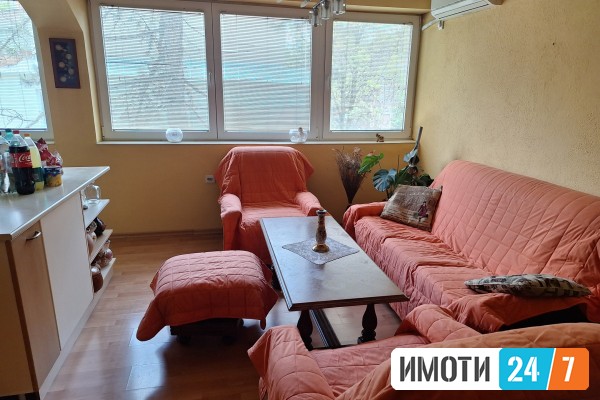 TROSOBEN STAN VO CAIR KAJ NOVATA DZAMIJA  KAJ PARKOT