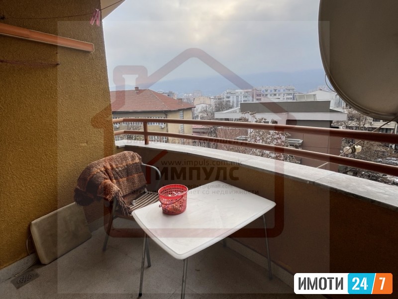 SE PRODAVA TROSOBEN STAN VO DEBAR MAALO