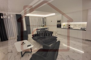 ATRAKTIVEN TROSOBEN STAN VO KULITE NA DZEVAHIR