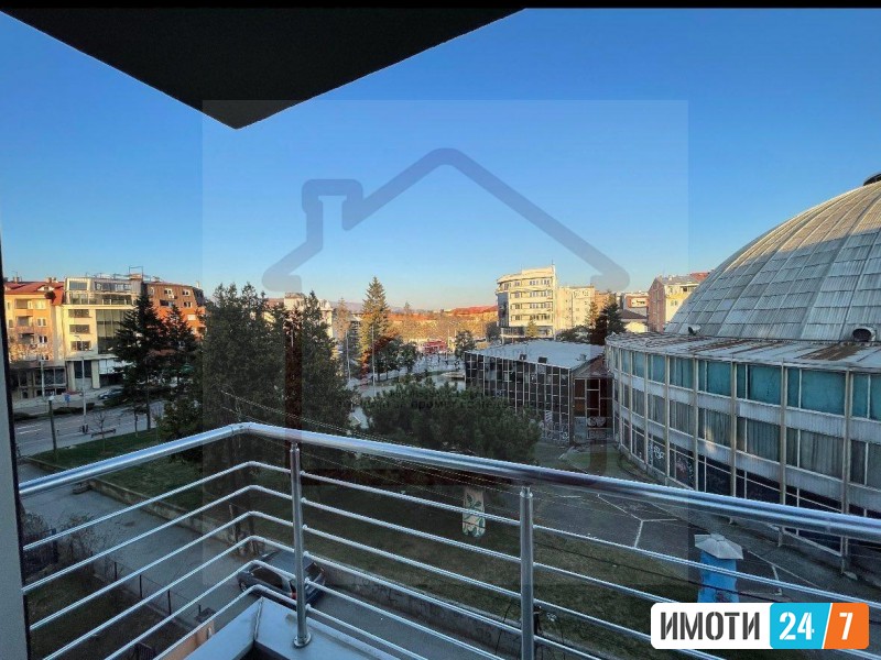 PTAZEN STAN ZA DELOVNA NAMENA SO LOKACIJA VO CENTAR