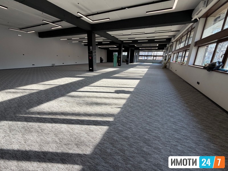 NAMESTEN DELOVEN PROSTOR VO CENTAROLIMPISKI BAZEN