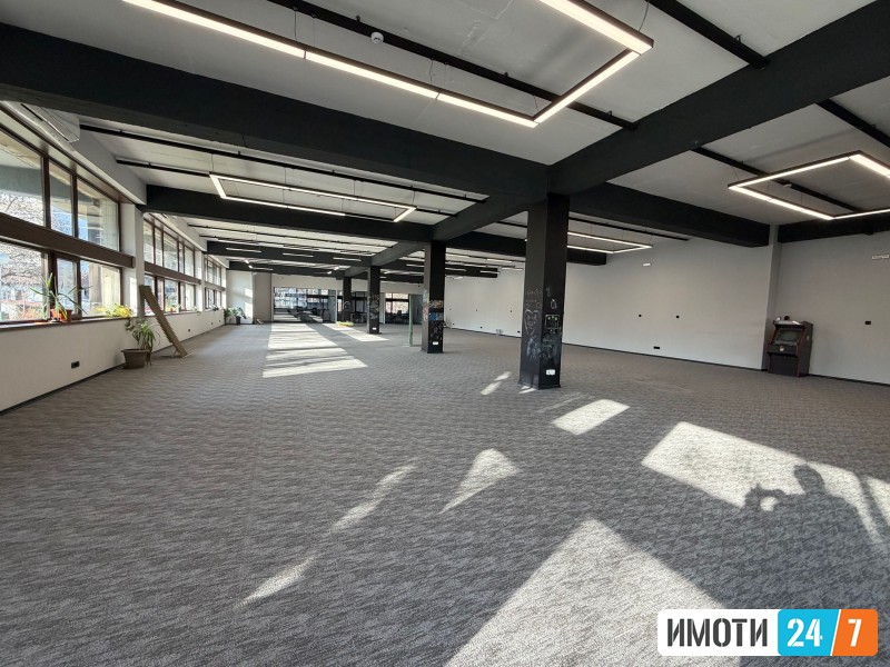 NAMESTEN DELOVEN PROSTOR VO CENTAROLIMPISKI BAZEN