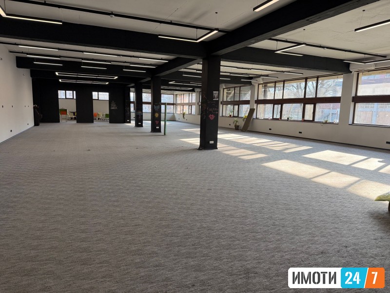 NAMESTEN DELOVEN PROSTOR VO CENTAROLIMPISKI BAZEN