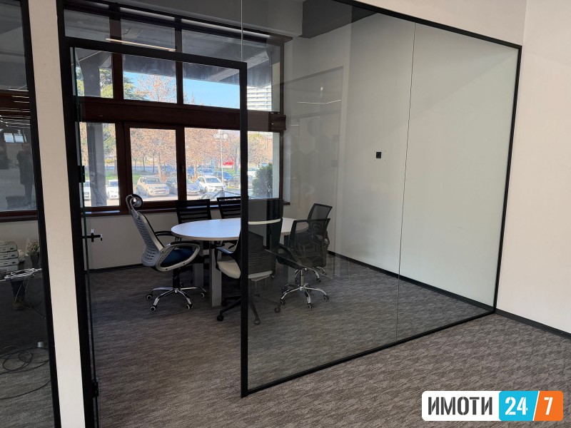 NAMESTEN DELOVEN PROSTOR VO CENTAROLIMPISKI BAZEN