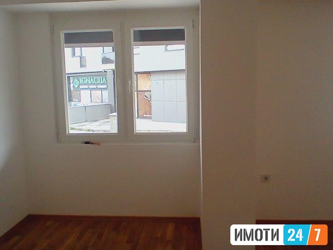 PRAZEN DVOSOBEN STAN ZA DELOVNA NAMENA VO CENTAR