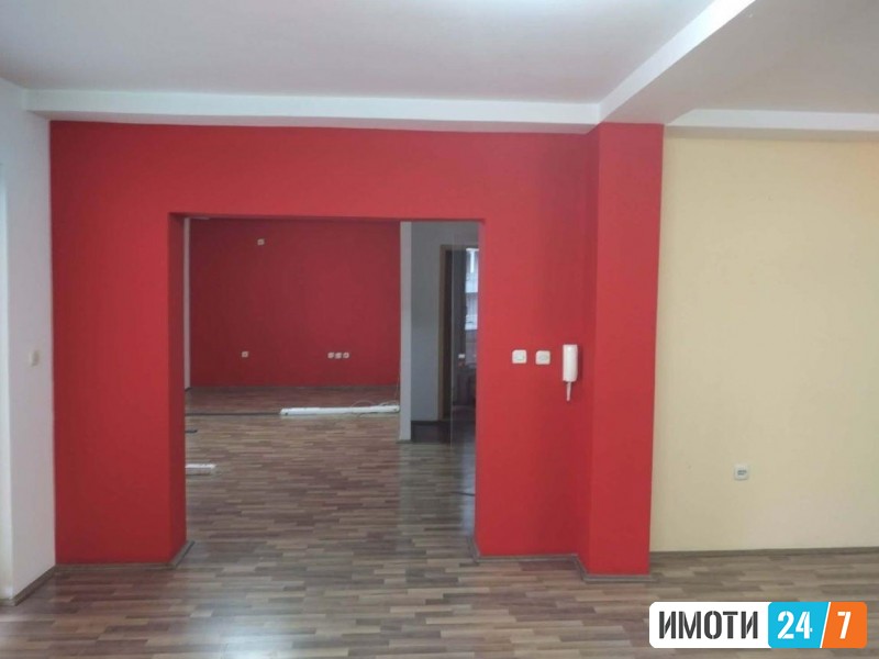 DELOVEN PROSTOR NA ODLICNA LOKACIJA VO CENTARDMAALO