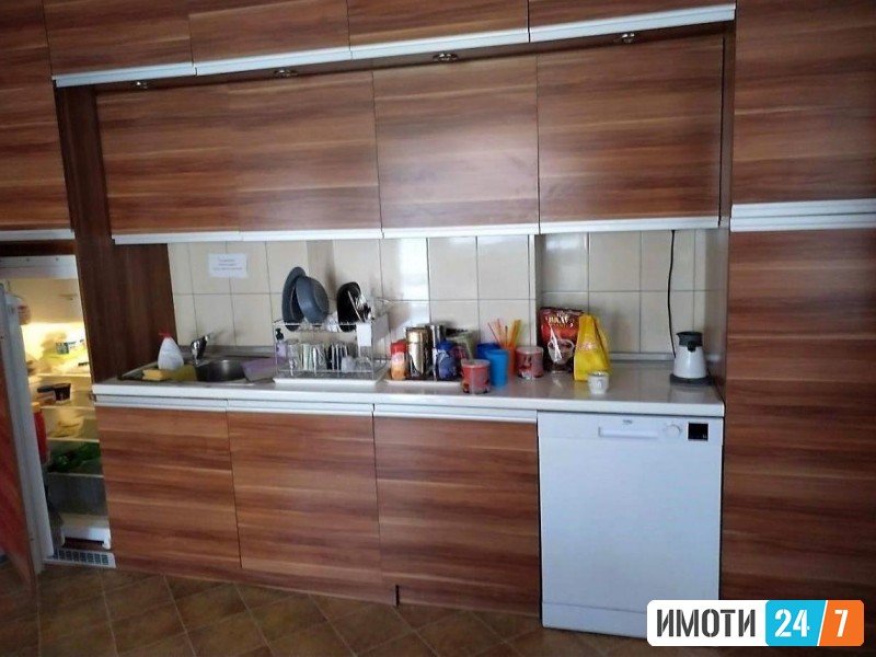 DELOVEN PROSTOR NA ODLICNA LOKACIJA VO CENTARDMAALO