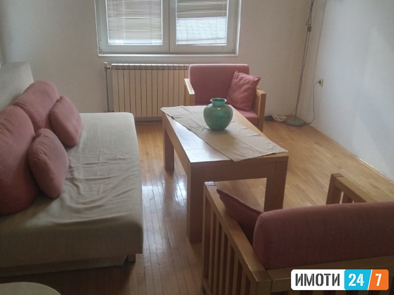 DVOSOBEN STAN VO DEBAR MAALO