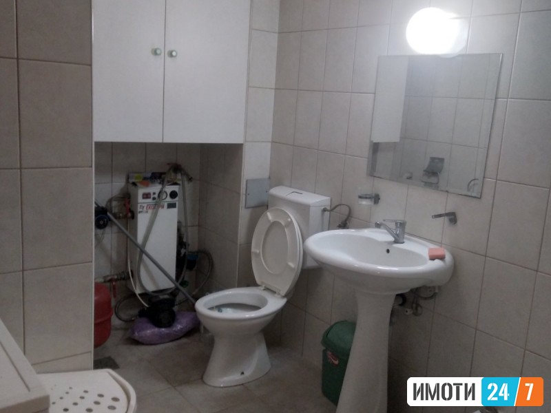 DVOSOBEN STAN VO DEBAR MAALO