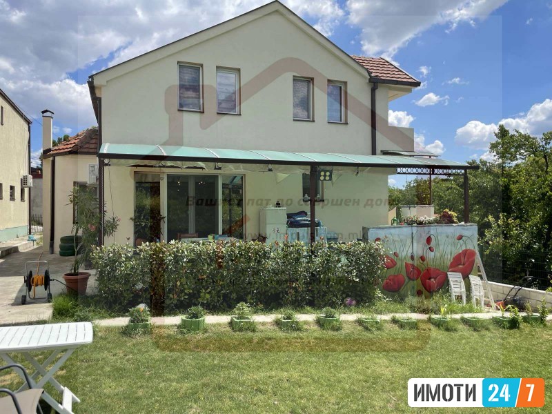 SE PRODAVA KUKJA NA MIRNA LOKCIJA-PRIPOR