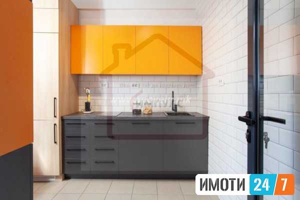 DELOVNA KUKJA NA ODLICNA LOKACIJA VO TAFTALIDZE 1