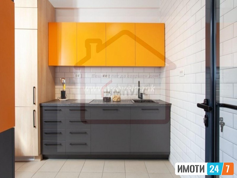 DELOVNA KUKJA NA ODLICNA LOKACIJA VO TAFTALIDZE 1