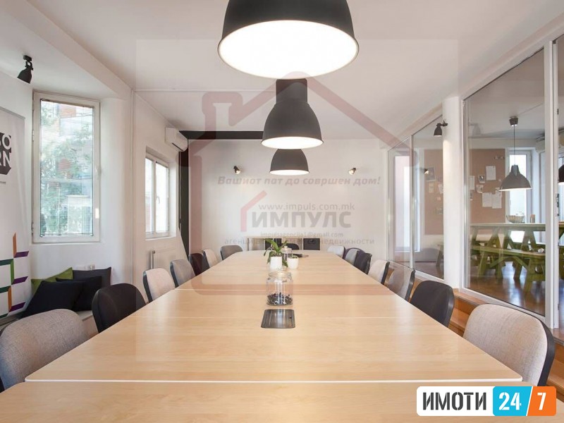 DELOVNA KUKJA NA ODLICNA LOKACIJA VO TAFTALIDZE 1