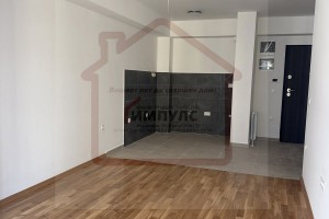 PRAZEN TROSOBEN STAN ZA STANBENODELOVNA NAMENA VO CENTAR