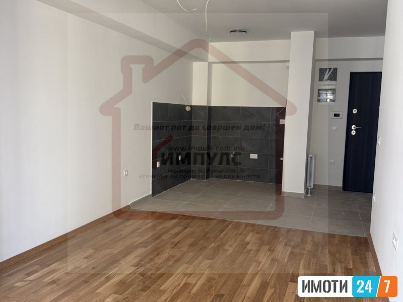 PRAZEN TROSOBEN STAN ZA STANBENODELOVNA NAMENA VO CENTAR