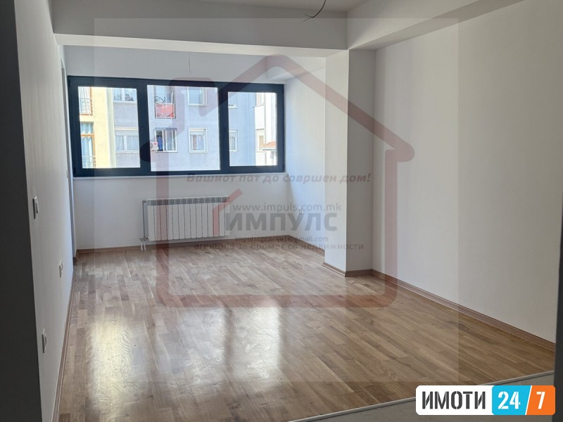 PRAZEN TROSOBEN STAN ZA STANBENODELOVNA NAMENA VO CENTAR