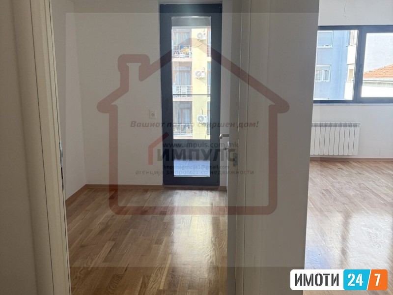 PRAZEN TROSOBEN STAN ZA STANBENODELOVNA NAMENA VO CENTAR