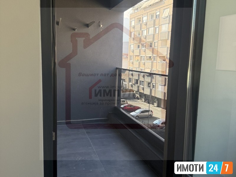 PRAZEN TROSOBEN STAN ZA STANBENODELOVNA NAMENA VO CENTAR