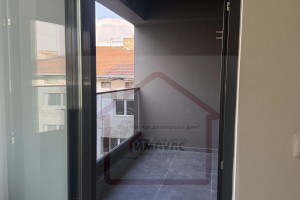 PRAZEN DVOSOBEN STAN ZA STANBENODELOVNA NAMENA VO CENTAR