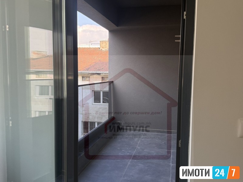 PRAZEN DVOSOBEN STAN ZA STANBENODELOVNA NAMENA VO CENTAR