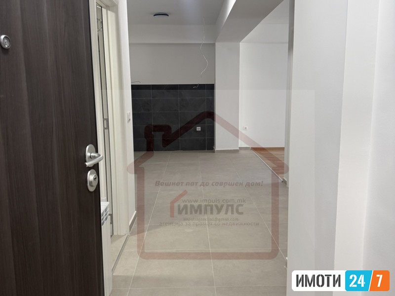 PRAZEN DVOSOBEN STAN ZA STANBENODELOVNA NAMENA VO CENTAR