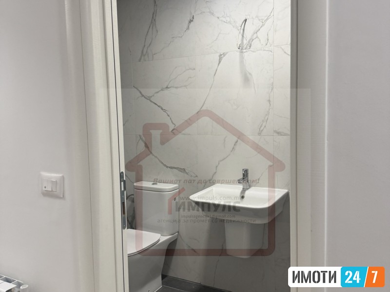 PRAZEN DVOSOBEN STAN ZA STANBENODELOVNA NAMENA VO CENTAR