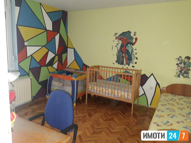 KOMFOREN TROSOBEN STAN SO DVOR VO AERODROM