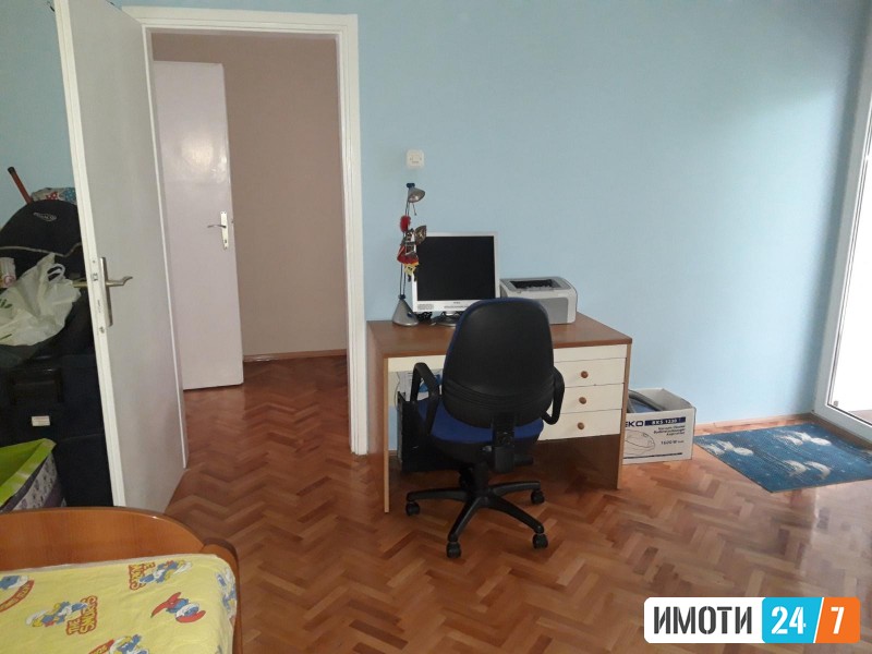 KOMFOREN TROSOBEN STAN SO DVOR VO AERODROM