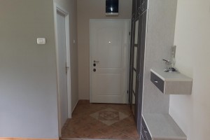 KOMFOREN TROSOBEN STAN SO DVOR VO AERODROM