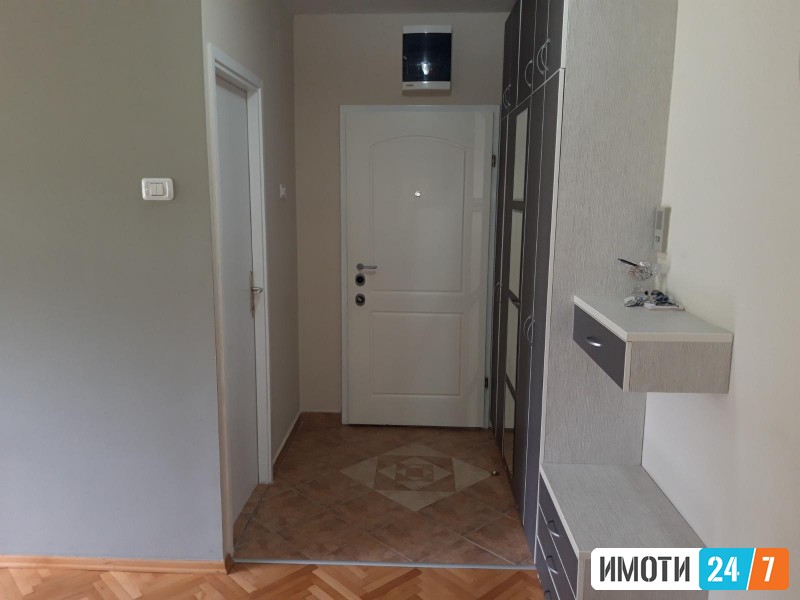 KOMFOREN TROSOBEN STAN SO DVOR VO AERODROM