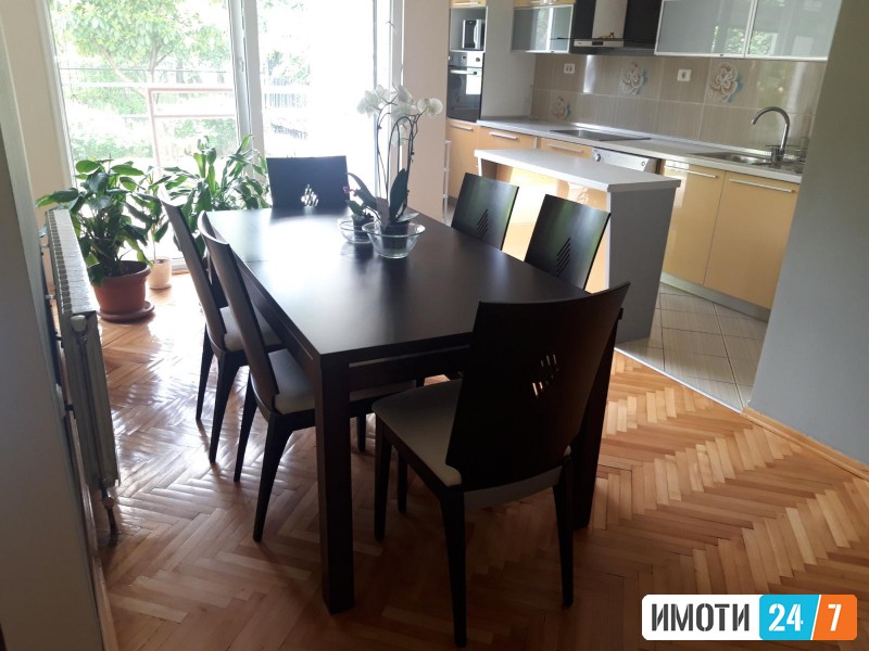 KOMFOREN TROSOBEN STAN SO DVOR VO AERODROM